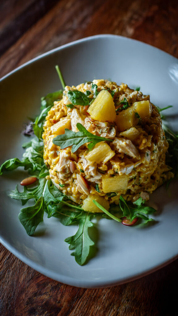 Curry Reissalalt mit Hähnchen und Ananas